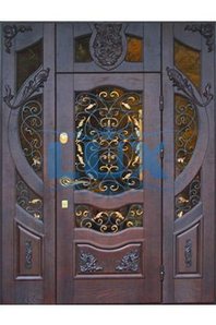 дверь парадная с ковкой, отделка массив дуба
