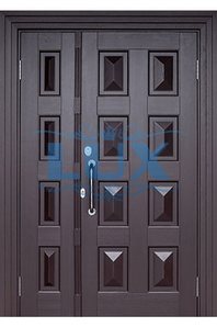 металлическая двустворчатая дверь с массивом лиственницы, ручка скоба