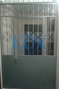 металлическая решетчатая дверь