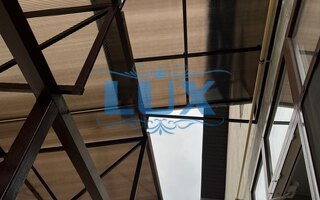 навес из сотового поликарбоната с козырьком над входом в дом