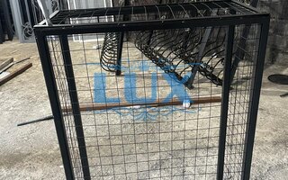 решетка антикошка с выгулом, покрытие чёрного цвета