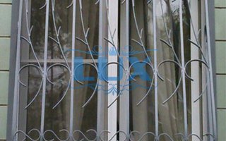 сварная дутая решетка люкс на двустворчатое окно