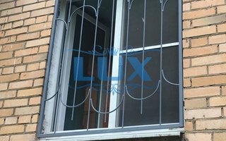 металлическая сварная решетка на окно
